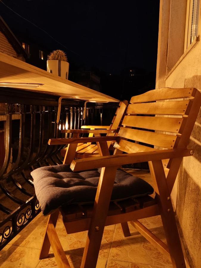 Moonlight Hostel Pristina Exterior foto