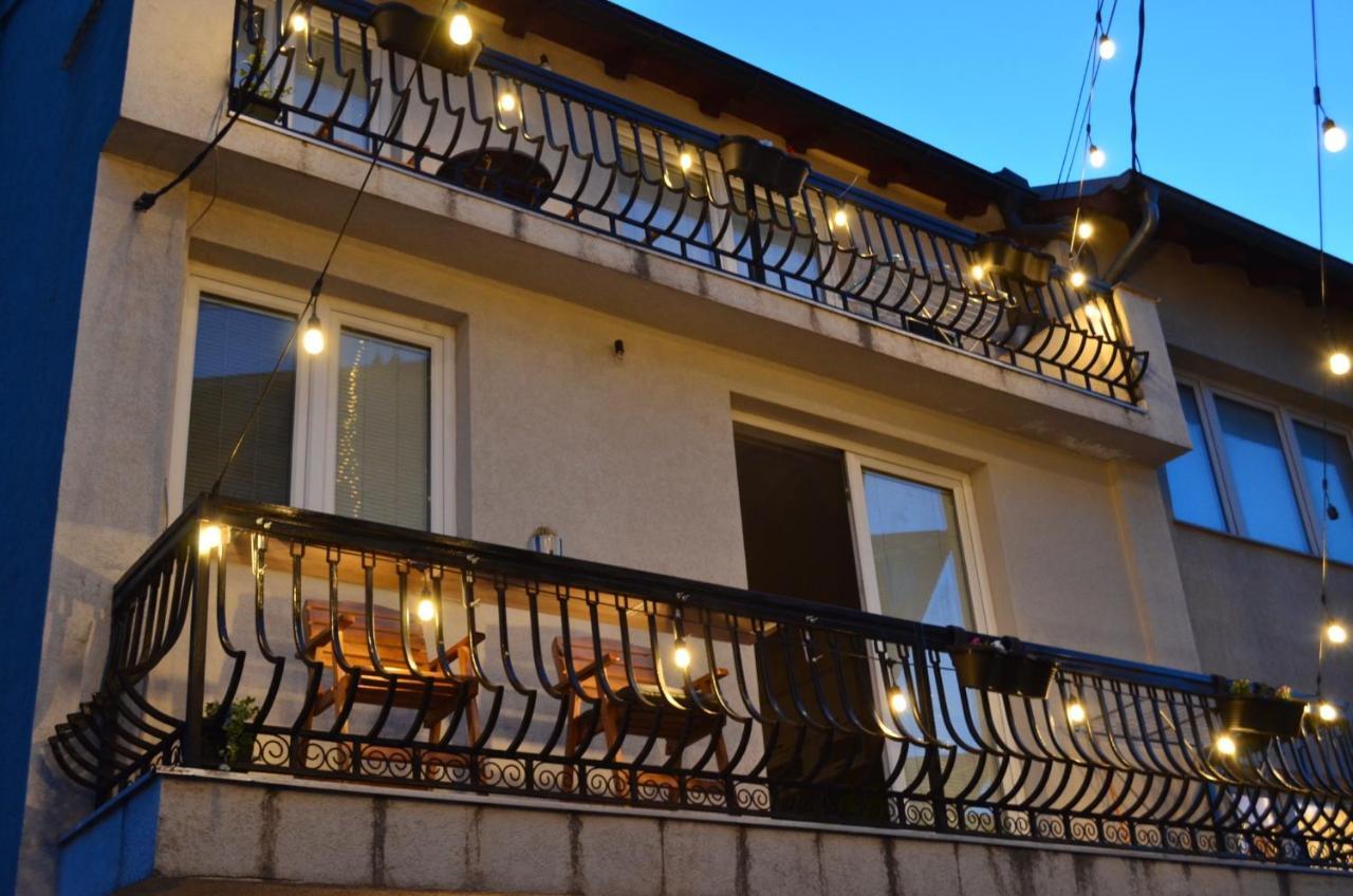Moonlight Hostel Pristina Exterior foto